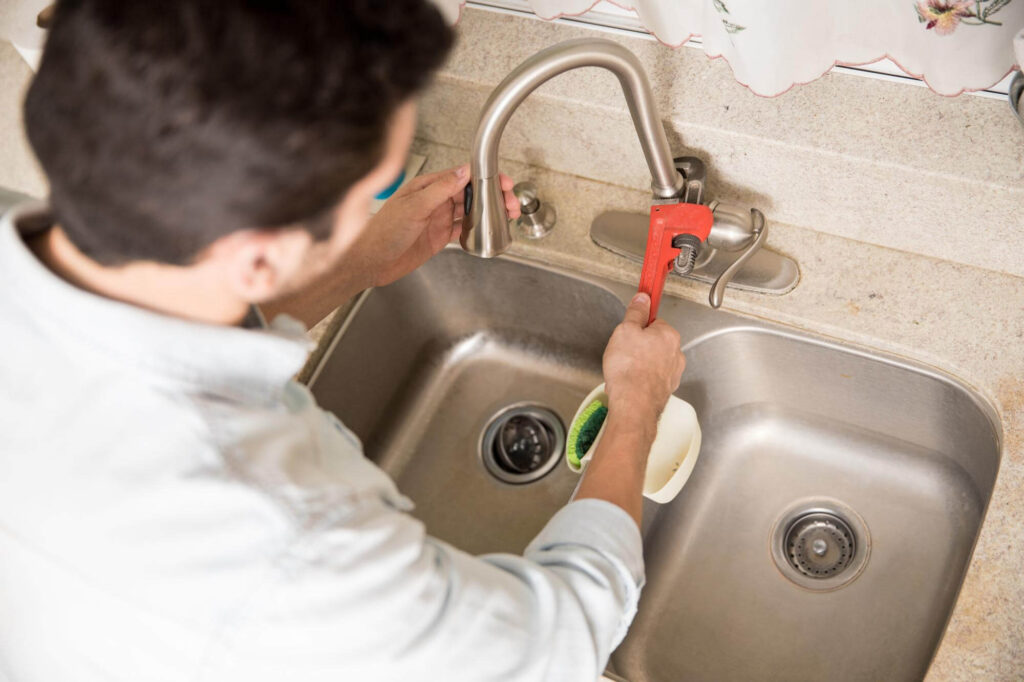 Kitchen Faucets & Sprayers